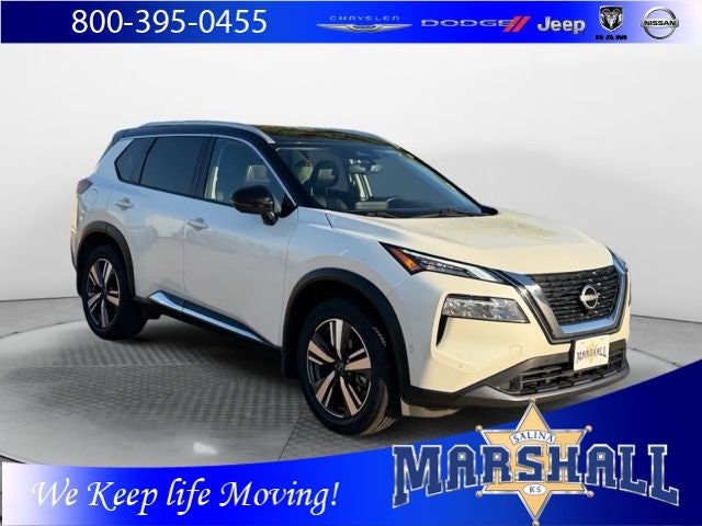 2023 Nissan Rogue SL in Pearl White Tricoat/Super Black — front three-quarter view